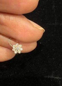 Shiny Daisy Diamond Nose Pin photo review