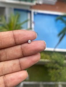 18 k Round Shiny Diamond Nosestud photo review